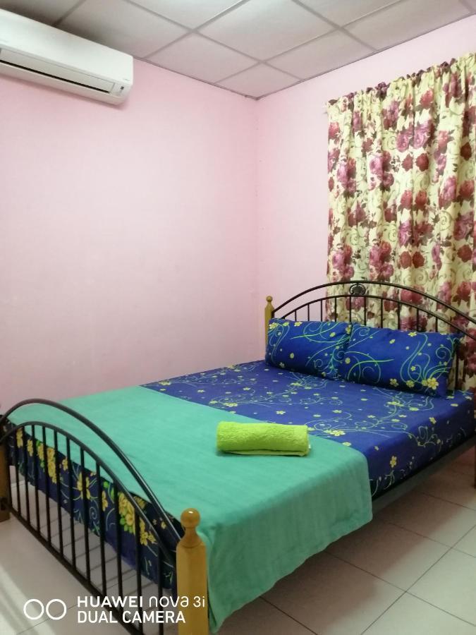 Layla Inn Batu Pahat Exteriör bild