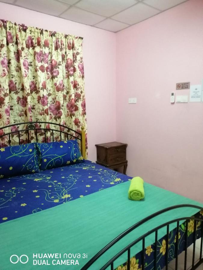 Layla Inn Batu Pahat Exteriör bild