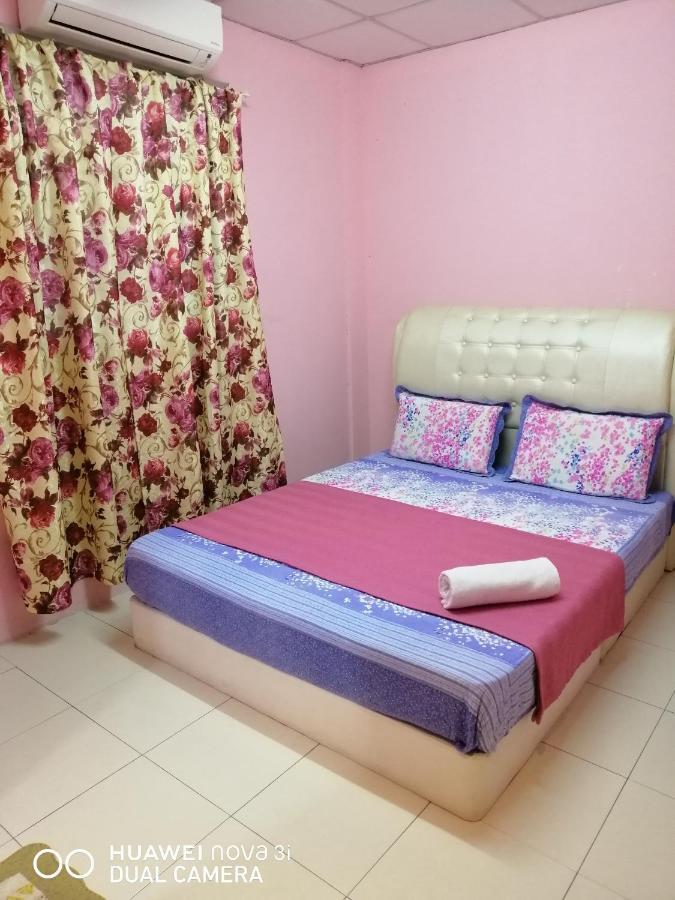 Layla Inn Batu Pahat Exteriör bild