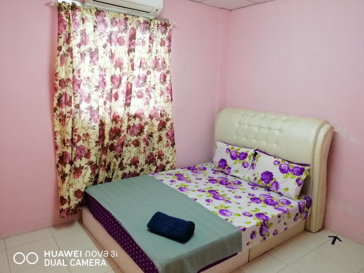 Layla Inn Batu Pahat Exteriör bild