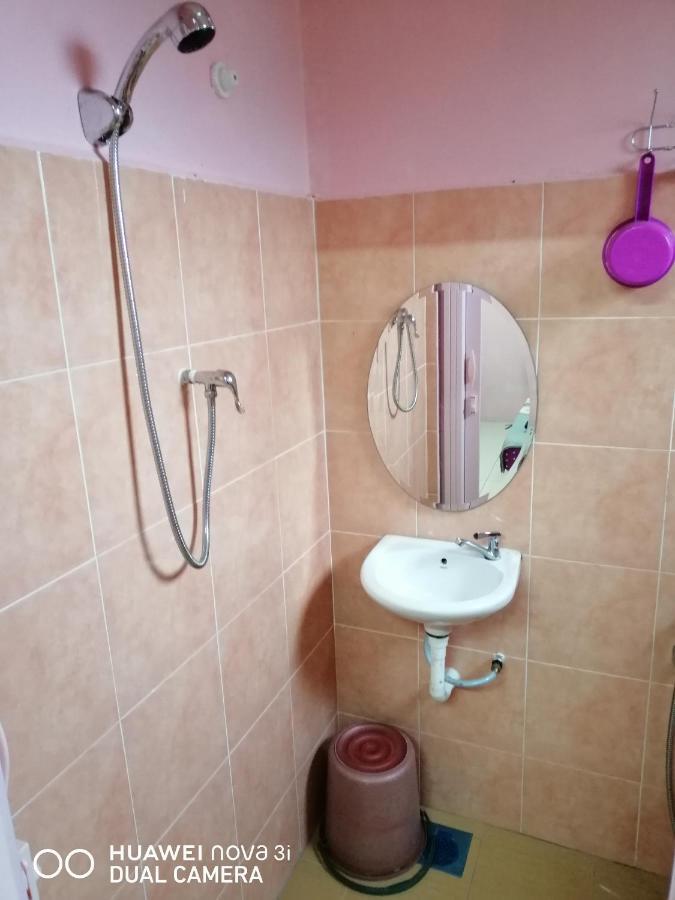 Layla Inn Batu Pahat Exteriör bild