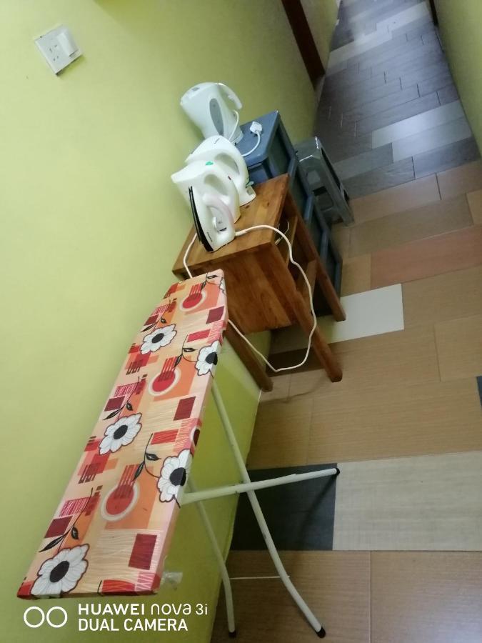 Layla Inn Batu Pahat Exteriör bild